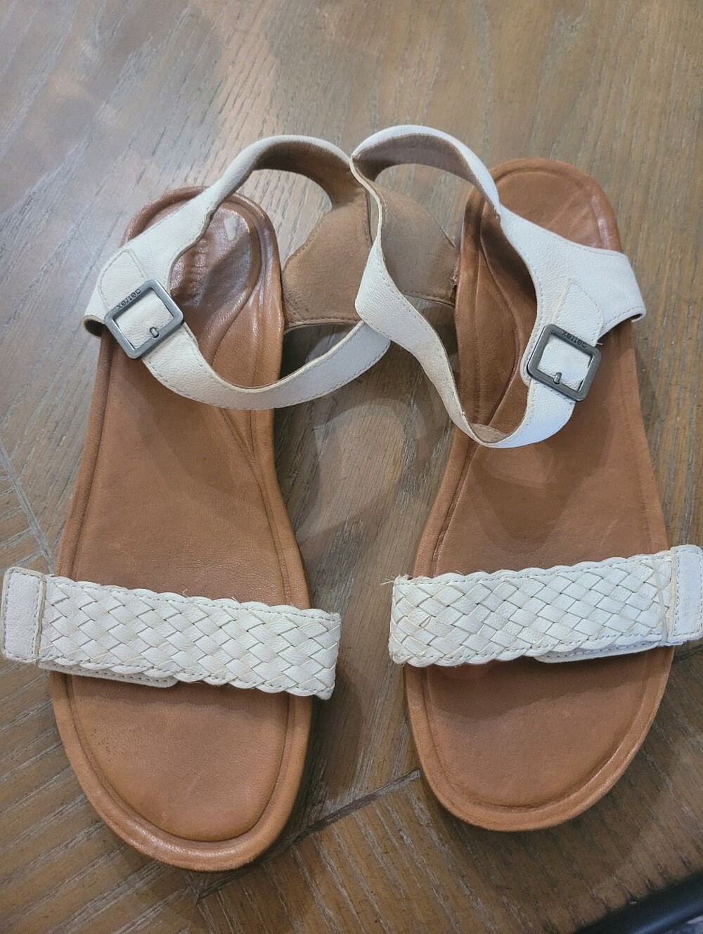 Aetrex Lucy Genuine Leather Comfortable Sandals Size 10.5!